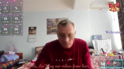 Snapshot of _lady_red_ chatting on 10-21-25, 09:54 Lory online show from 10-21-25, 09:54