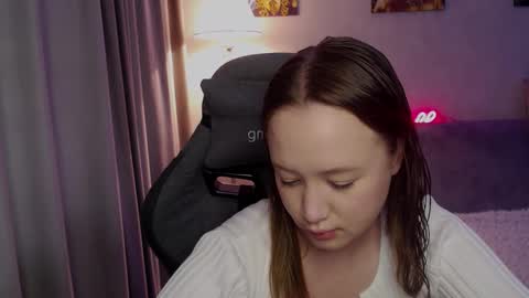 _lalune_ online show from 09-18-25, 05:31