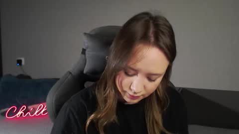 _lalune_ online show from 11-28-25, 05:54