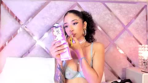 Lanna  online show from 11-08-25, 11:47