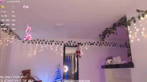 Snapshot of _lauraspencer_ chatting on 12-06-24, 04:36 Laura online show from 12-06-24, 04:36