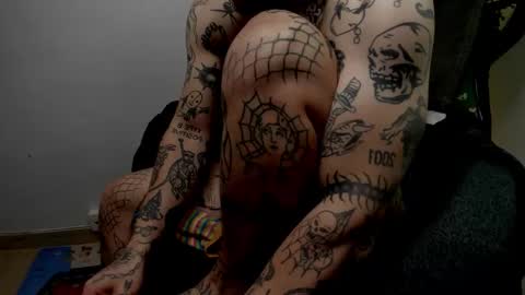 Snapshot of _layne chatting on 10-11-25, 09:52 Layne online show from 10-11-25, 09:52