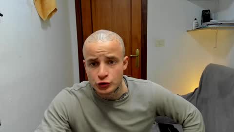 Layne online show from 05-05-26, 09:06