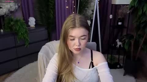 Snapshot of _liilcrystal_ chatting on 06-18-26, 08:46 _liilcrystal_ online show from 06-18-26, 08:46