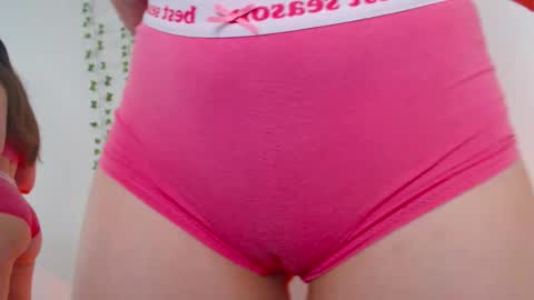 Snapshot of _little_misss chatting on 02-16-26, 07:15 Mila online show from 02-16-26, 07:15