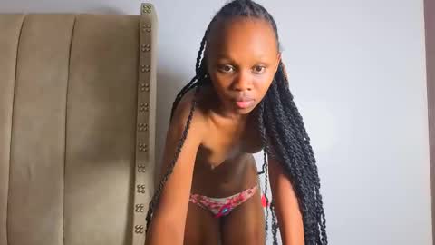 Littlevenus online show from 10-20-25, 01:44