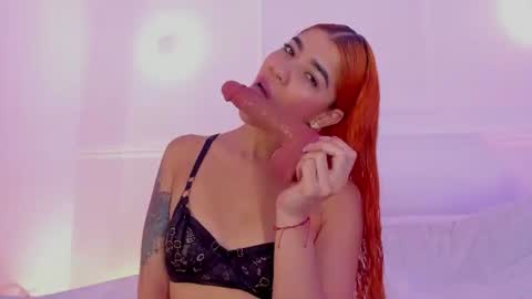 Mia  online show from 06-19-26, 11:58