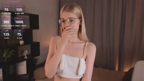 Monica online show from 10-08-25, 05:43