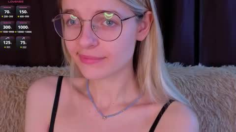 Monica online show from 12-01-25, 09:42