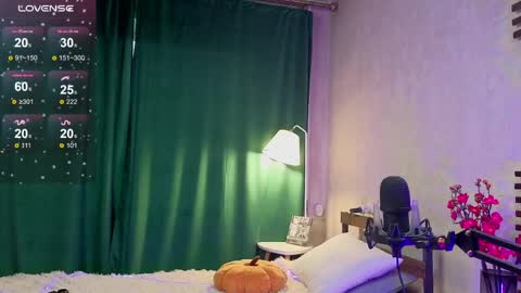 Snapshot of _lucystars chatting on 05-05-26, 11:40 _lucystars online show from 05-05-26, 11:40