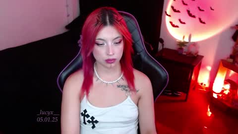 Queen.  Help me reach 100 thumbs up  online show from 01-05-25, 09:03