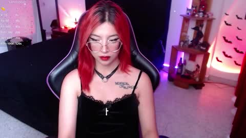 Queen.  Help me reach 100 thumbs up  online show from 09-08-25, 08:52