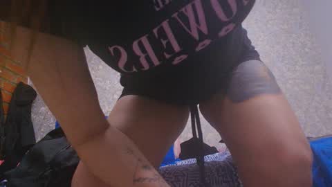 Snapshot of _luna_caliente chatting on 01-21-25, 03:04 Luna online show from 01-21-25, 03:04