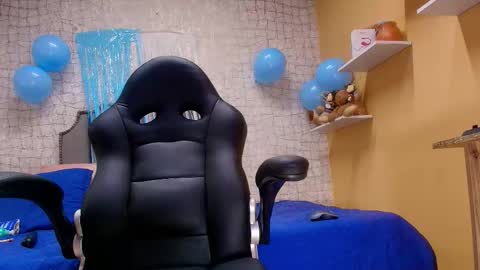 Snapshot of _luna_caliente chatting on 09-24-25, 03:10 Luna online show from 09-24-25, 03:10