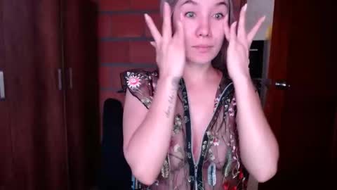 _lunablondie_ online show from 02-12-25, 02:10