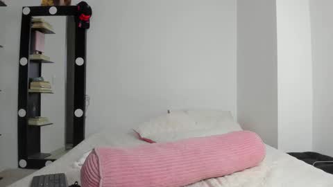 Luna online show from 09-27-25, 02:05