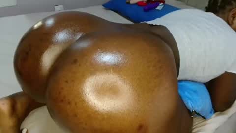 Snapshot of _lusciouscaramel chatting on 03-11-26, 04:18 luscious online show from 03-11-26, 04:18
