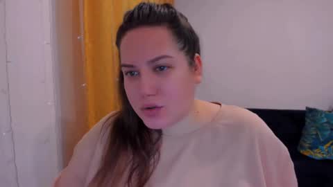 Snapshot of _madalexa_ chatting on 02-13-25, 03:35 Alexa online show from 02-13-25, 03:35
