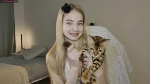 Snapshot of _magic_smile chatting on 04-12-26, 02:11 Anna online show from 04-12-26, 02:11