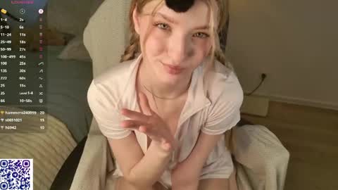 Snapshot of _magic_smile chatting on 05-22-26, 02:01 Anna online show from 05-22-26, 02:01