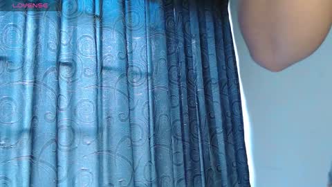 _mari_lunna_ online show from 10-21-25, 03:24