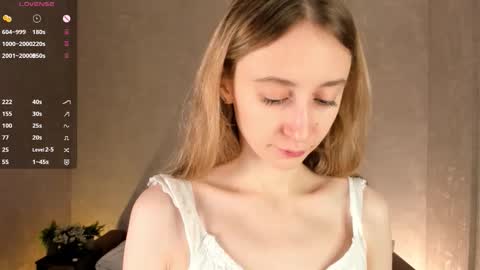  Gwen  online show from 10-19-25, 02:45