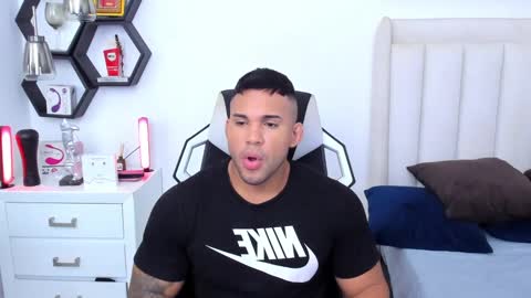 _matthew_santos_ online show from 03-11-25, 09:26