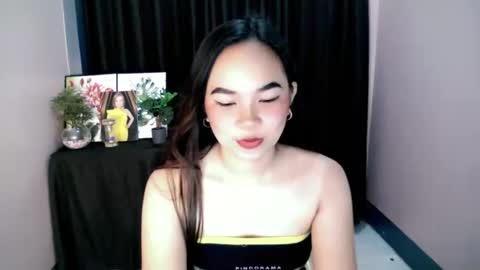 Snapshot of _maureen_ chatting on 09-10-25, 10:48 _maureen_ online show from 09-10-25, 10:48