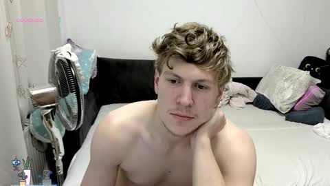 Snapshot of _medaed20_ chatting on 09-17-25, 05:36 Medaed20 online show from 09-17-25, 05:36