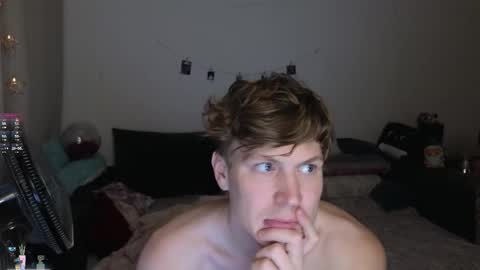 Snapshot of _medaed20_ chatting on 10-07-25, 03:53 Medaed20 online show from 10-07-25, 03:53