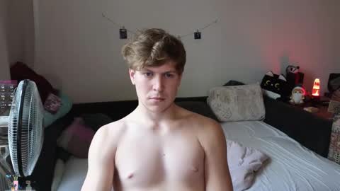 Snapshot of _medaed20_ chatting on 10-10-25, 01:32 Medaed20 online show from 10-10-25, 01:32