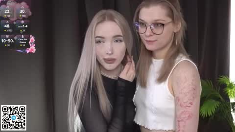 Snapshot of _medal_of_horny_ chatting on 09-14-25, 07:29 Elva and Kate online show from 09-14-25, 07:29