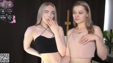 Snapshot of _medal_of_horny_ chatting on 09-21-25, 07:32 Elva and Kate online show from 09-21-25, 07:32