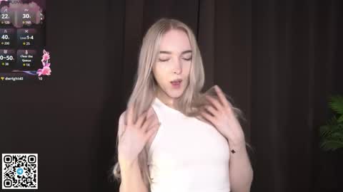 Snapshot of _medal_of_horny_ chatting on 09-22-25, 06:15 Elva and Kate online show from 09-22-25, 06:15