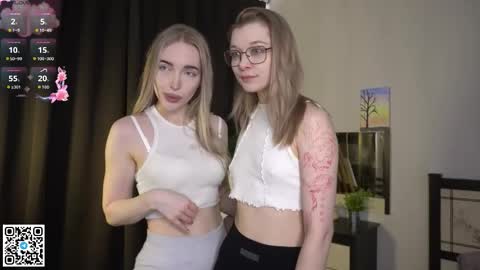 Snapshot of _medal_of_horny_ chatting on 10-11-25, 07:40 Elva and Kate online show from 10-11-25, 07:40