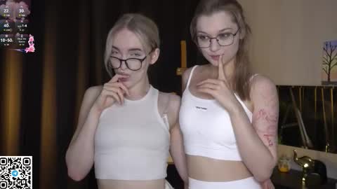 Snapshot of _medal_of_horny_ chatting on 10-16-25, 05:30 Elva and Kate online show from 10-16-25, 05:30