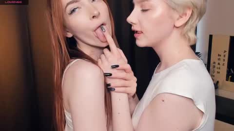 Elva and Kate  online show from 04-26-26, 07:28