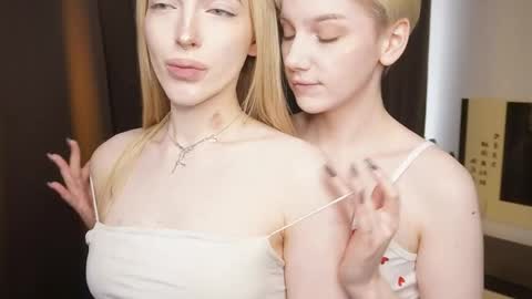 Elva and Kate  online show from 05-08-26, 05:46