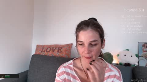 Snapshot of _meg chatting on 11-22-25, 11:20 Meg online show from 11-22-25, 11:20