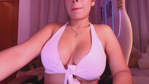 Snapshot of _megan_akbar chatting on 02-19-26, 01:18 Marce online show from 02-19-26, 01:18