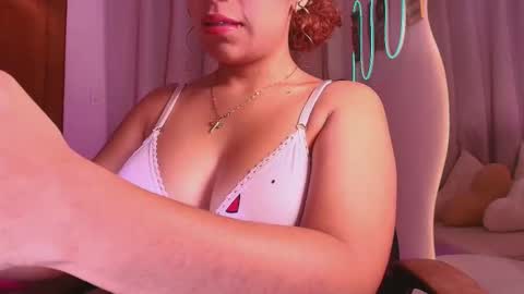 Snapshot of _megan_akbar chatting on 02-20-26, 01:22 Marce online show from 02-20-26, 01:22