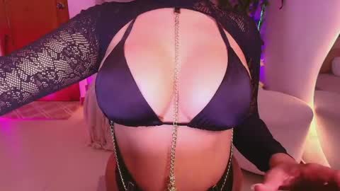 Snapshot of _megan_akbar chatting on 04-03-26, 02:15 Marce online show from 04-03-26, 02:15