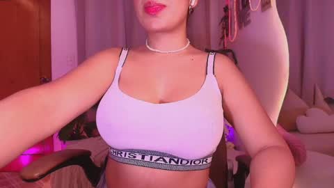 Snapshot of _megan_akbar chatting on 04-05-26, 12:35 Marce online show from 04-05-26, 12:35