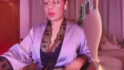 Snapshot of _megan_akbar chatting on 05-12-26, 01:41 Marce online show from 05-12-26, 01:41