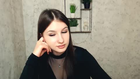 Mia online show from 03-02-25, 03:27