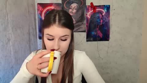 Mia online show from 02-10-26, 02:32