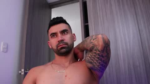 Snapshot of _mikestone chatting on 11-03-25, 01:45 soy mike online show from 11-03-25, 01:45