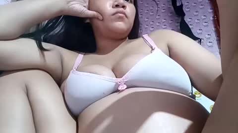 Snapshot of _milkytitsmomxx_ chatting on 03-10-25, 04:57 _milkytitsmomxx_ online show from 03-10-25, 04:57