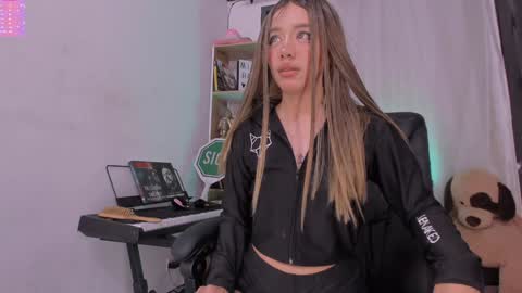 Snapshot of _miranda_hobbess chatting on 01-15-25, 10:57 Camila independent model online show from 01-15-25, 10:57