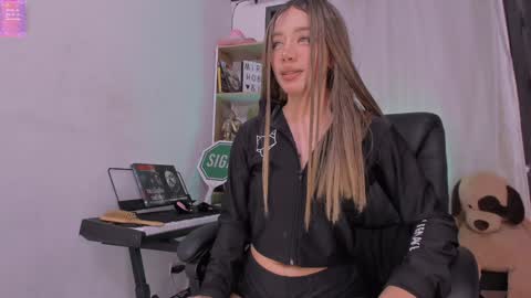 Snapshot of _miranda_hobbess chatting on 01-16-25, 01:58 Camila independent model online show from 01-16-25, 01:58